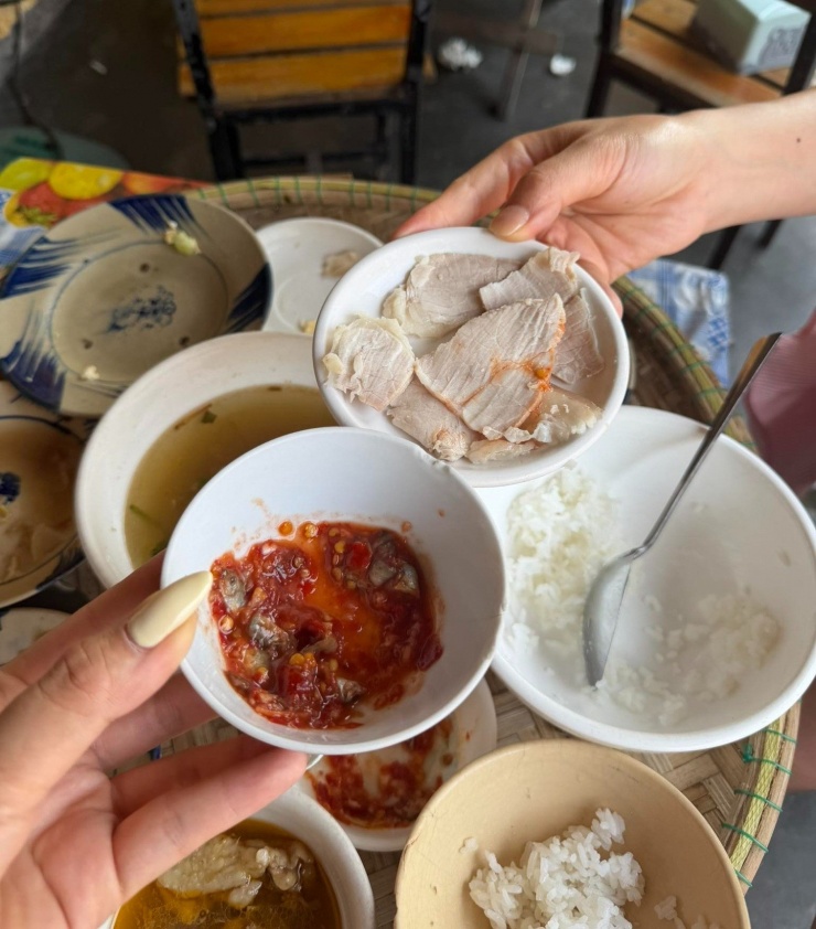 Món mắm cá rò "tốn cơm", ăn kèm thịt luộc được vị khách Thanh Hóa dành nhiều lời khen. Ảnh: Nguyễn Thị Kiều Trang