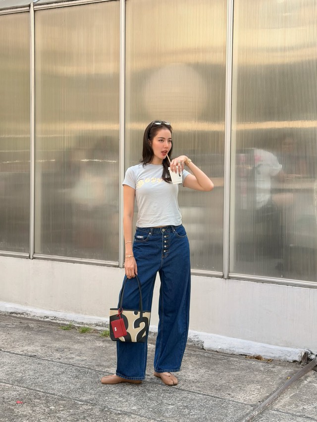 Làm mới tủ đồ mùa hè với quần jeans ống rộng trẻ trung 4 Làm mới tủ đồ mùa hè với quần jeans ống rộng trẻ trung - Ảnh 4.