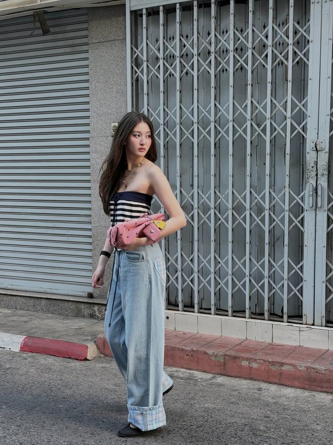 Làm mới tủ đồ mùa hè với quần jeans ống rộng trẻ trung 8 Làm mới tủ đồ mùa hè với quần jeans ống rộng trẻ trung - Ảnh 8.