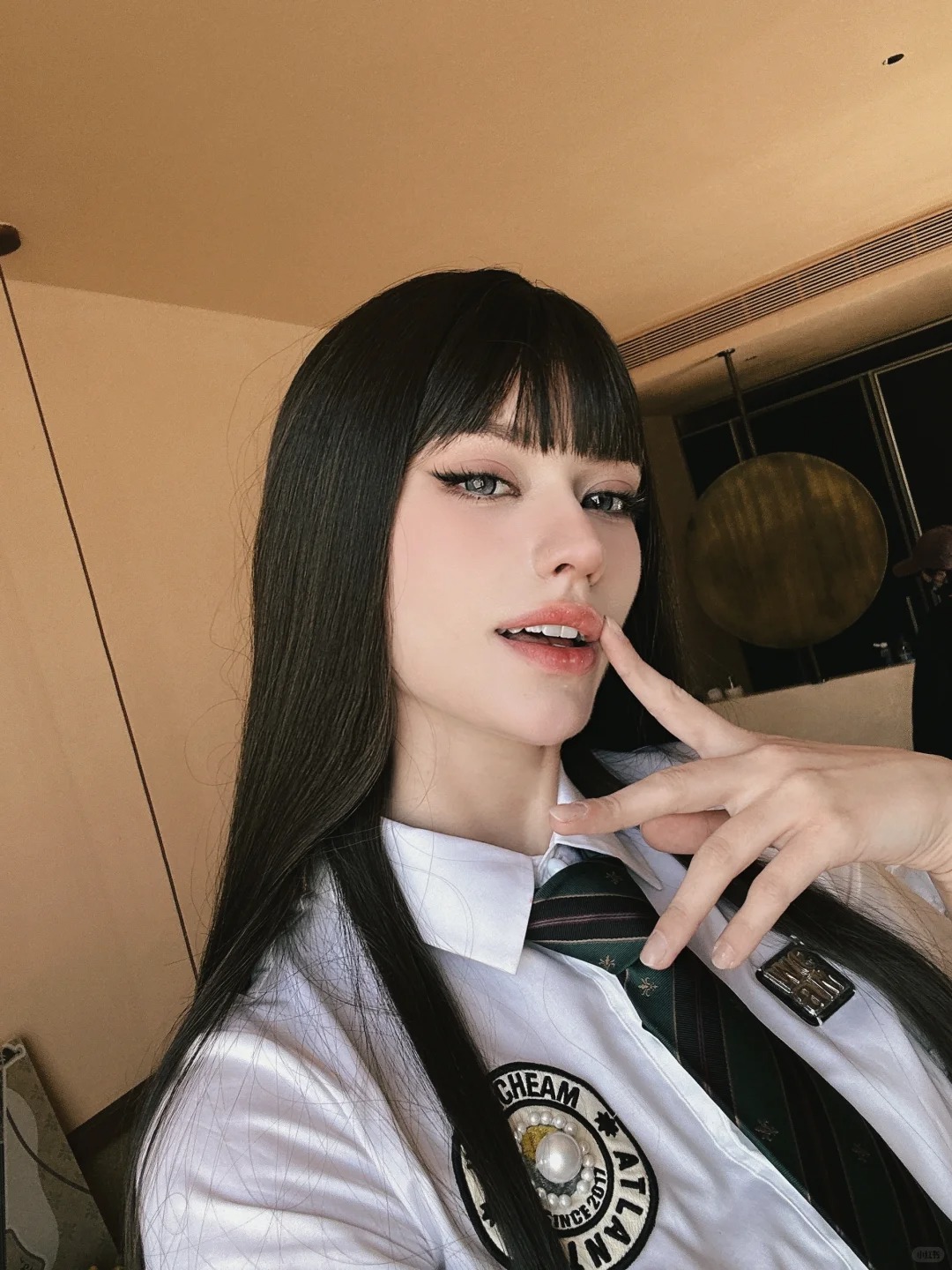 Một Chị Đẹp phi giới tính hẹn hò staff nữ trong show, mất tích suốt 4 tháng hóa ra vì bận đưa 