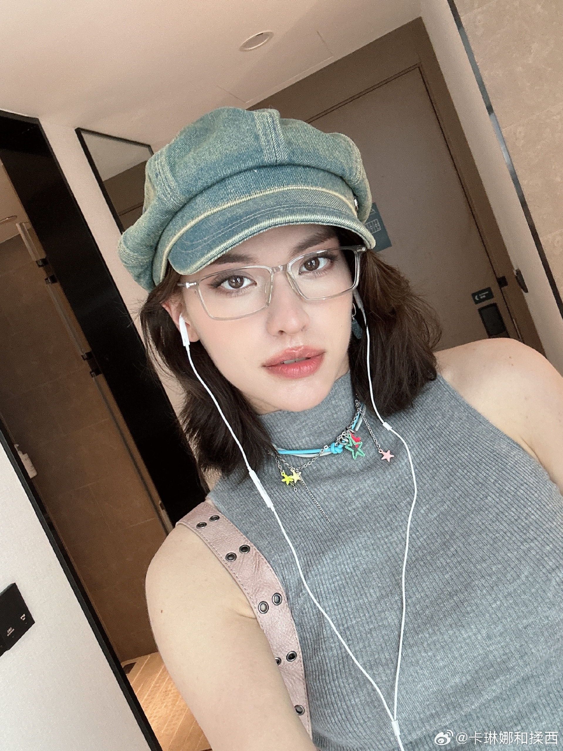 Một Chị Đẹp phi giới tính hẹn hò staff nữ trong show, mất tích suốt 4 tháng hóa ra vì bận đưa 