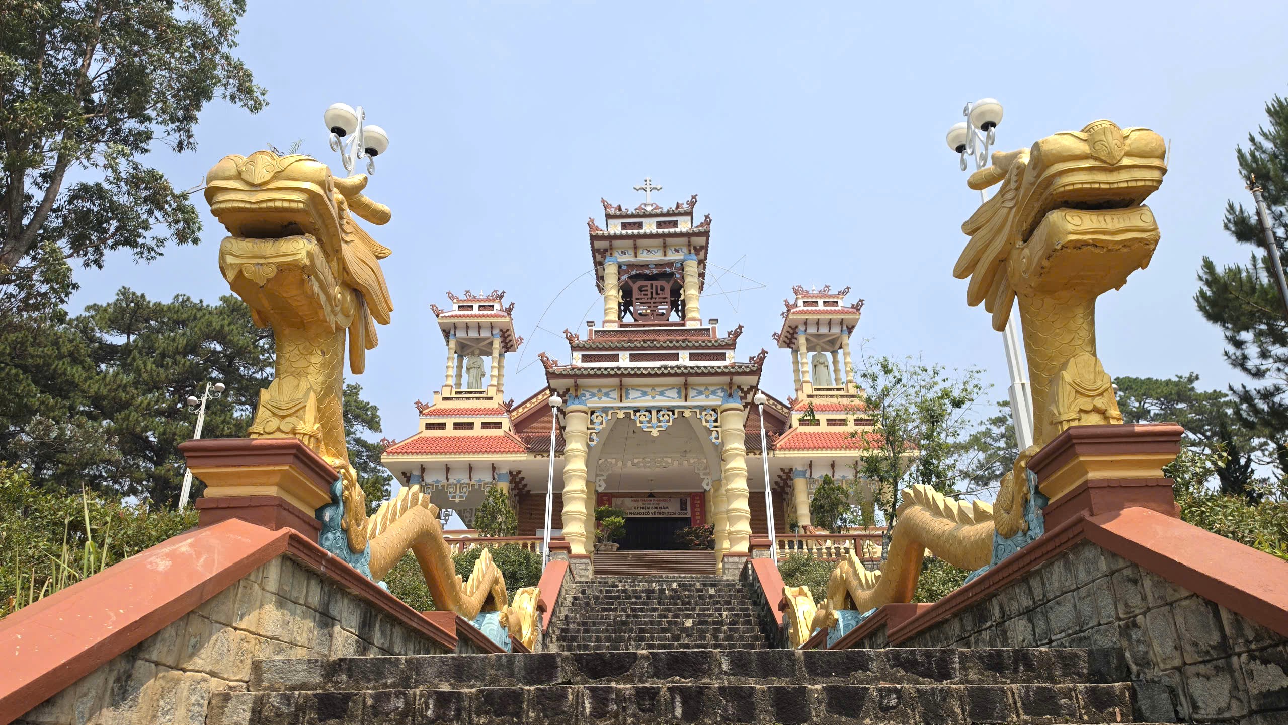 Nhà thờ mang dáng dấp đình, chùa độc nhất vô nhị ở Đà Lạt- Ảnh 3.