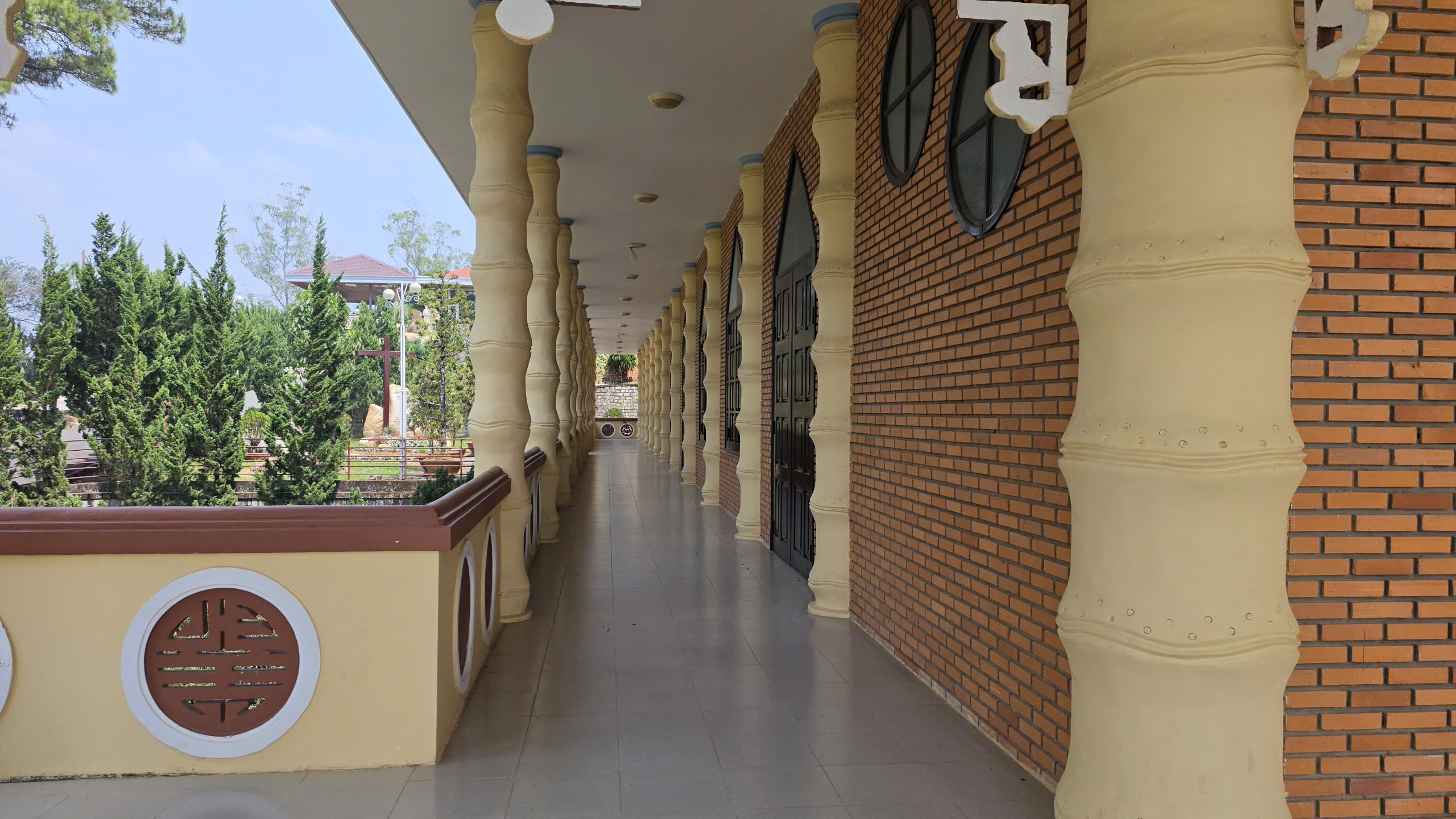 Nhà thờ mang dáng dấp đình, chùa độc nhất vô nhị ở Đà Lạt- Ảnh 4.