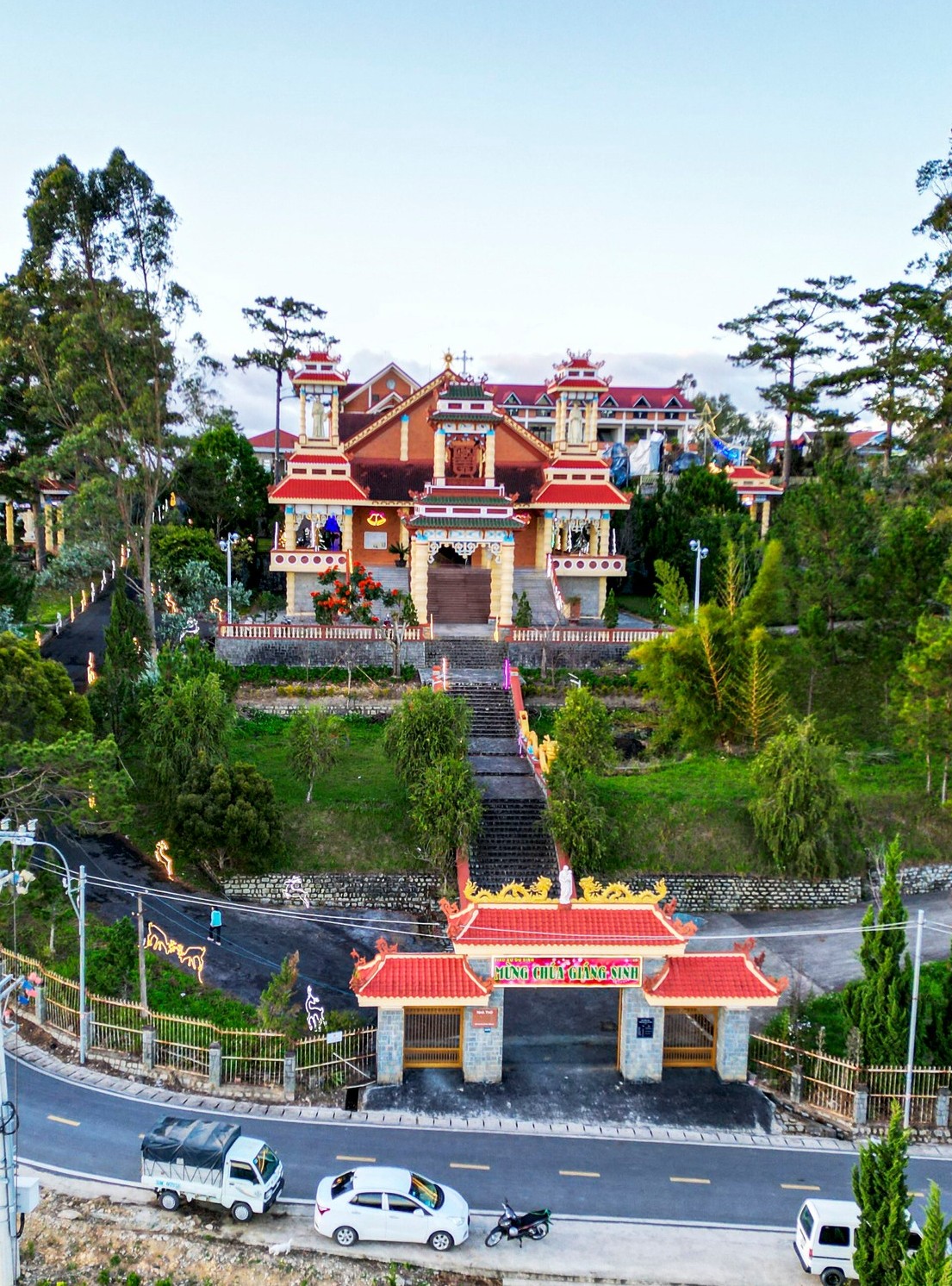 Nhà thờ mang dáng dấp đình, chùa độc nhất vô nhị ở Đà Lạt- Ảnh 6.