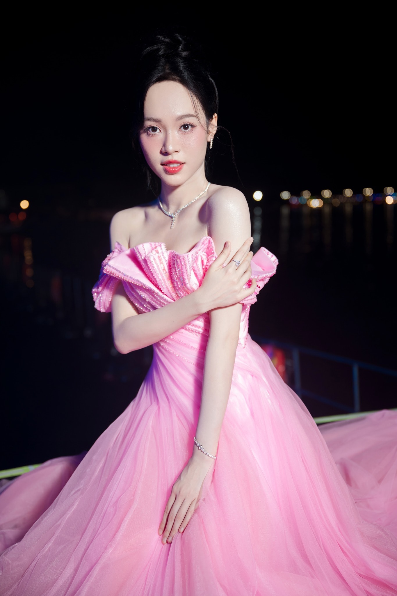 Á hậu gen Z là thủ khoa Đại học Kinh tế Quốc dân, 4 năm sau đăng quang 