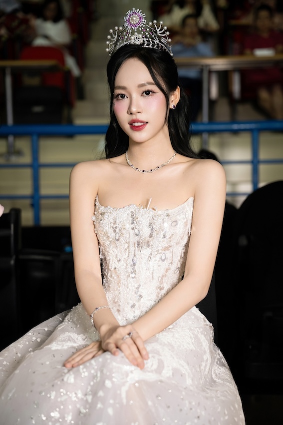 Á hậu gen Z là thủ khoa Đại học Kinh tế Quốc dân, 4 năm sau đăng quang 