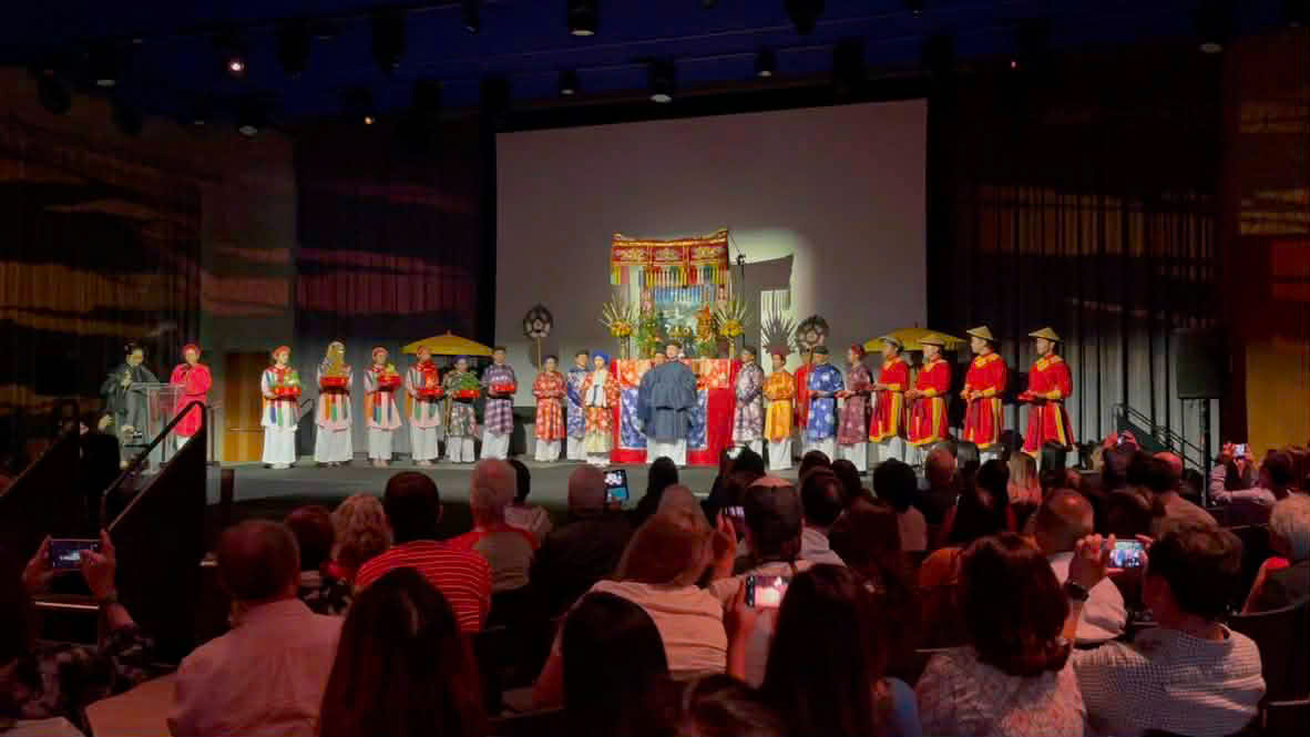 Việt Nam đang ở thời điểm mang tính bước ngoặt- Ảnh 2.