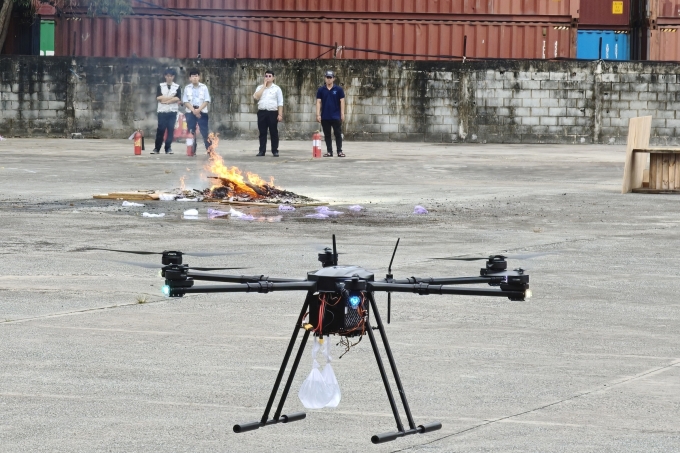 Một buổi thử nghiệm dùng UAV chữa cháy của CT UAV tại TP HCM. Đây cũng là một trong các sản phẩm công nghệ chiến lược được ưu tiên triển khai sớm. Ảnh: Trọng Đạt