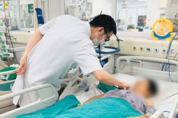 Người phụ nữ nguy kịch sau tiêm khớp vai tại phòng khám tư