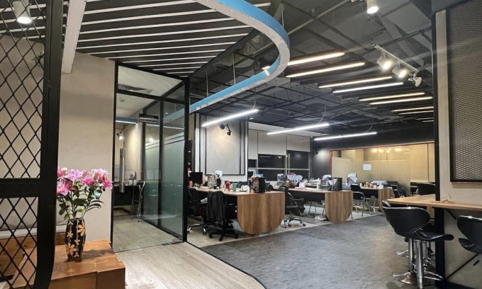 Văn phòng Công ty 5S trong ngày các nhân viên làm việc online đầu tiên, ngày 1/4. Ảnh: Hằng Phạm