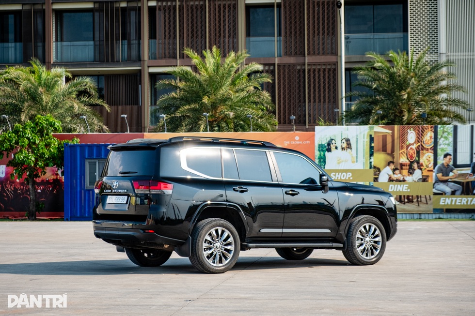 Định mua LX600 nhưng chốt Land Cruiser LC300: Tôi không cần xem review - 7 Định mua LX600 nhưng chốt Land Cruiser LC300: Tôi không cần xem review - 7