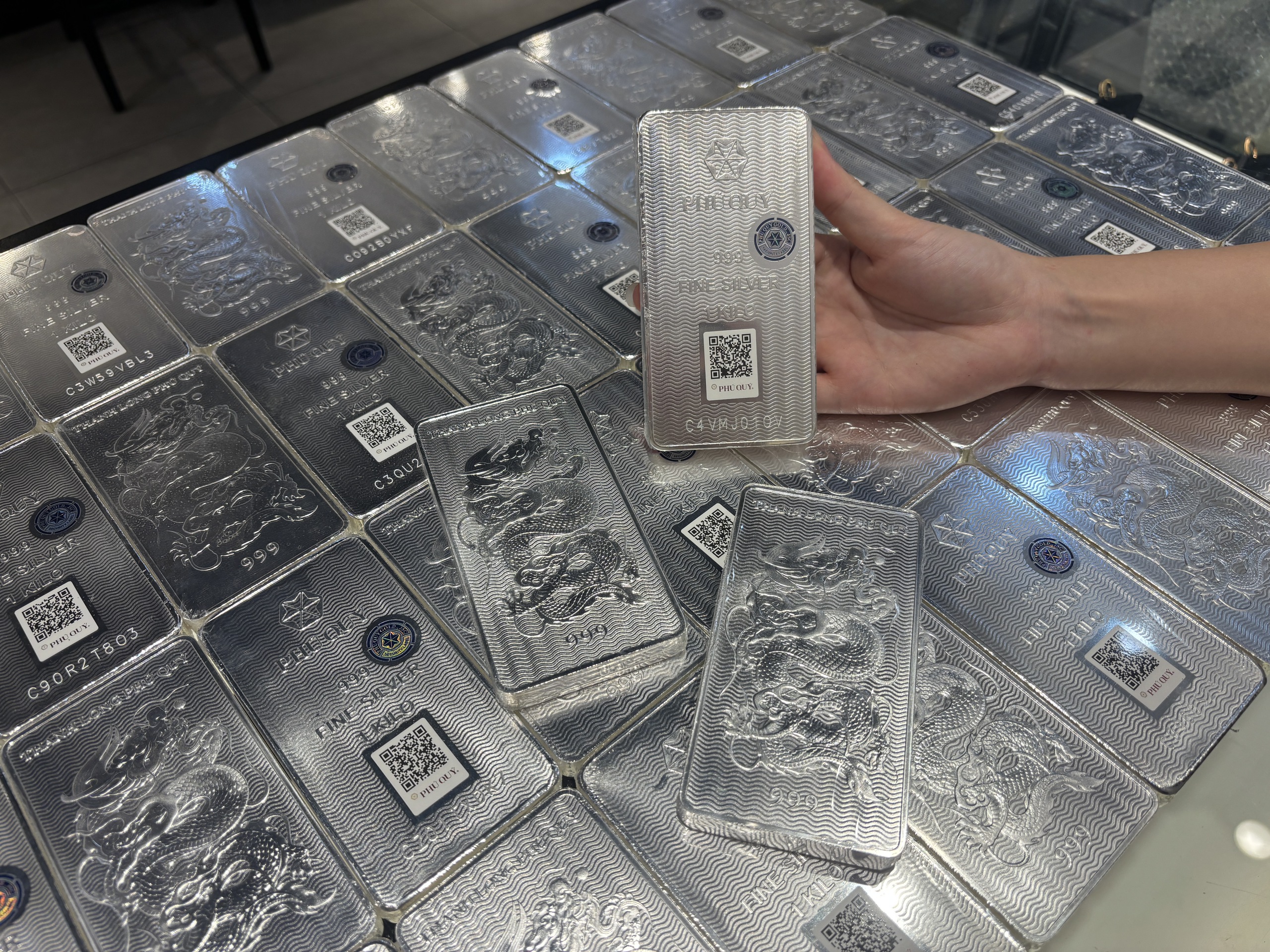 Giá vàng , giá bạc tăng trở lại sáng 3 . 4: Diễn biến kinh tế mới nhất - Ảnh 2.