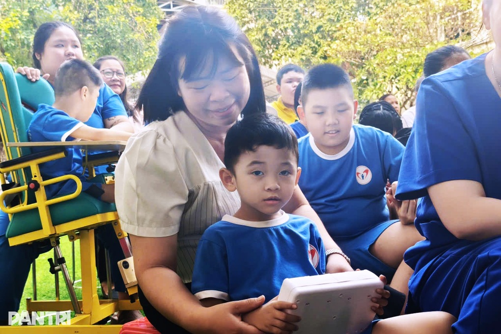 Người mẹ có con 7 năm chưa biết nói: Con có ngôn ngữ riêng của tâm hồn - 3