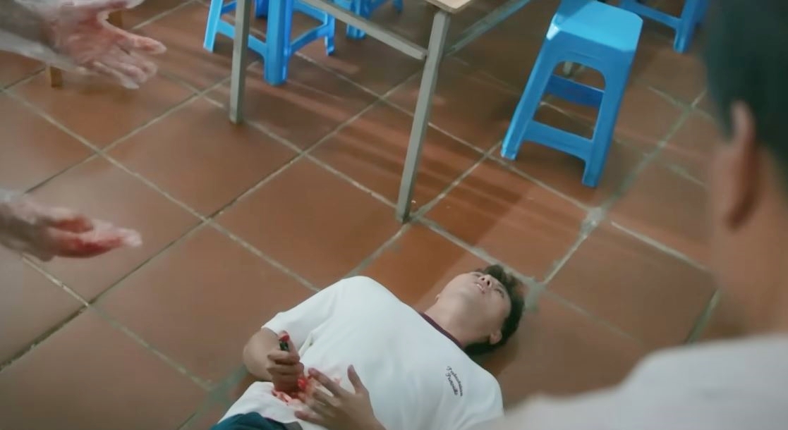 Hạt sạn to đùng ở phim Việt giờ vàng, ai làm y tá thấy chắc sẽ “tự ái” lắm đây- Ảnh 2.