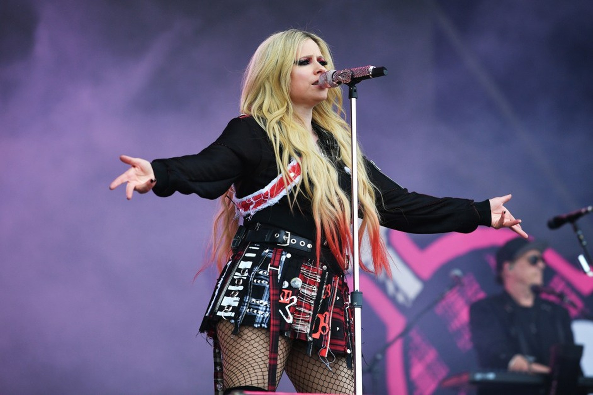 42 tuổi trẻ như 20: Ca sĩ được gọi là “ma cà rồng” của làng nhạc thế giới - 11