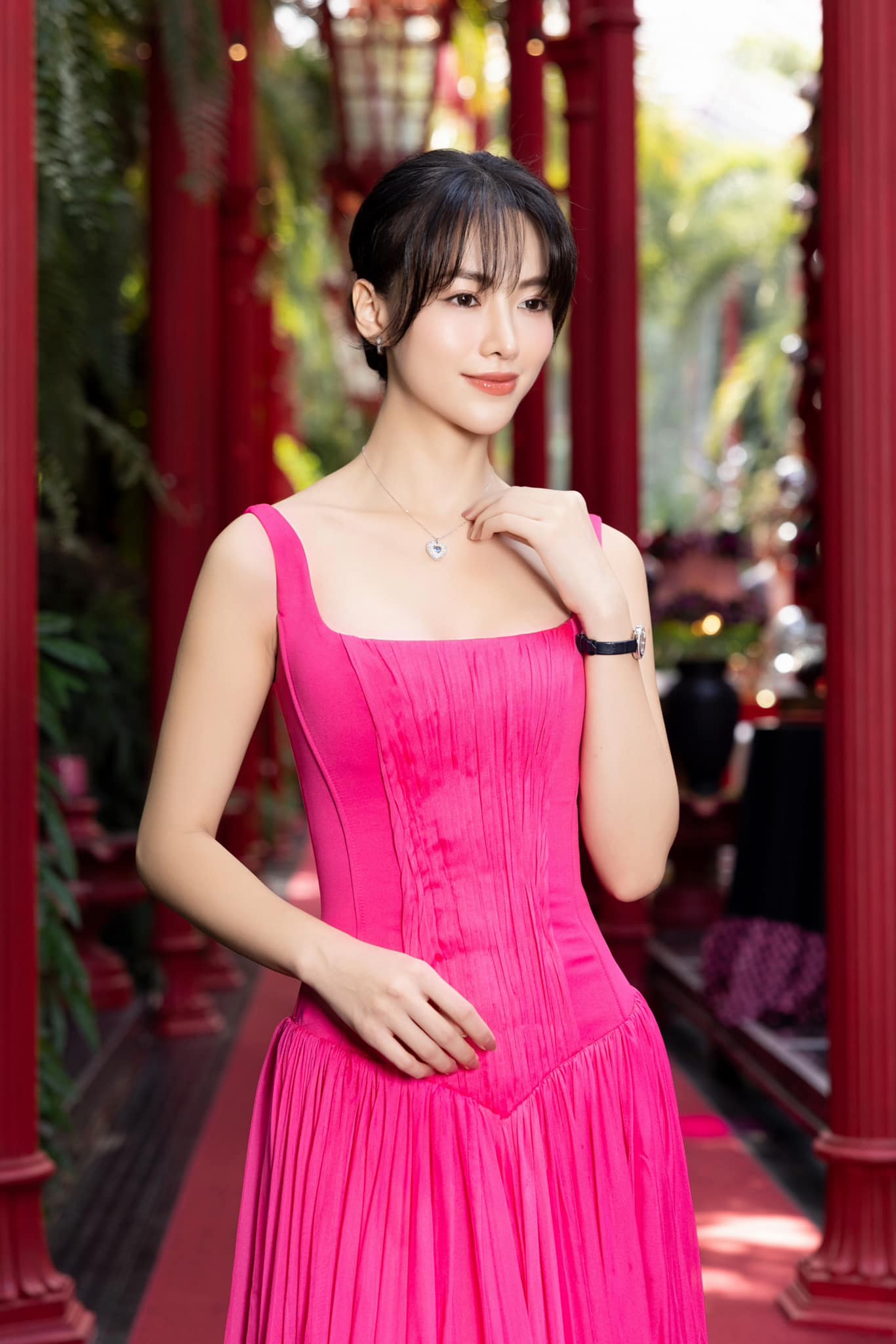 Hoa hậu Việt đẹp đến mức khiến netizen đòi 