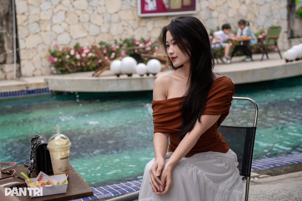 Ngồi cà phê 10 tiếng chỉ gọi đồ ít tiền, bị thu phí khách về... chấm 1 sao - 2