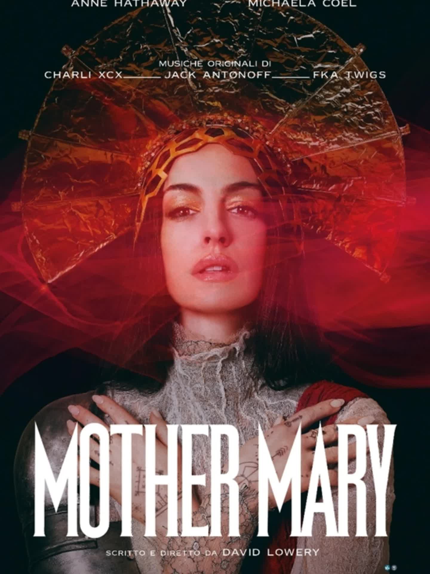 Gừng càng già càng cay, Anne Hathaway chiêu đãi khán giả màn khoe thân hết cỡ ở tuổi 44- Ảnh 6.