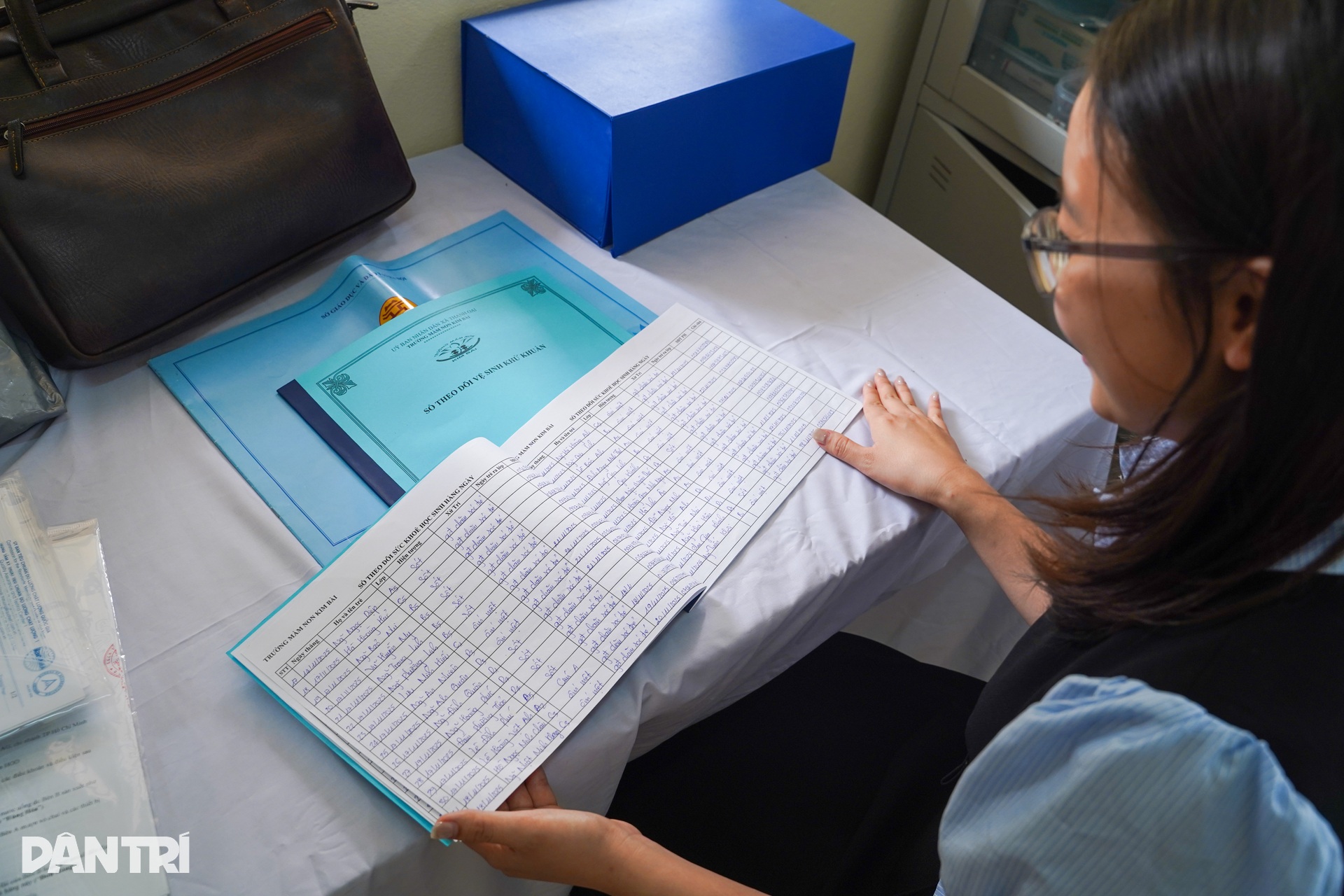 Hà Nội: Theo chân lực lượng truy ổ virus, chặn dịch tay chân miệng - 3