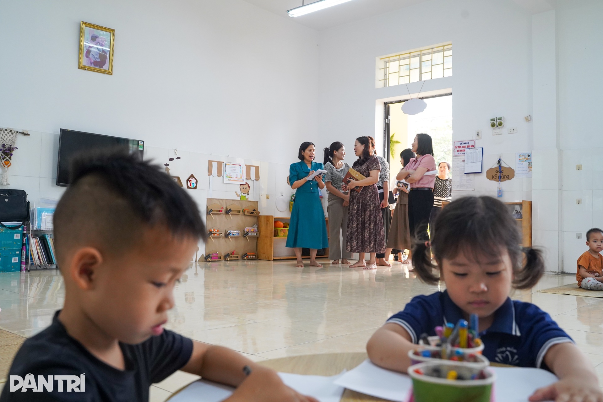 Hà Nội: Theo chân lực lượng truy ổ virus, chặn dịch tay chân miệng - 5