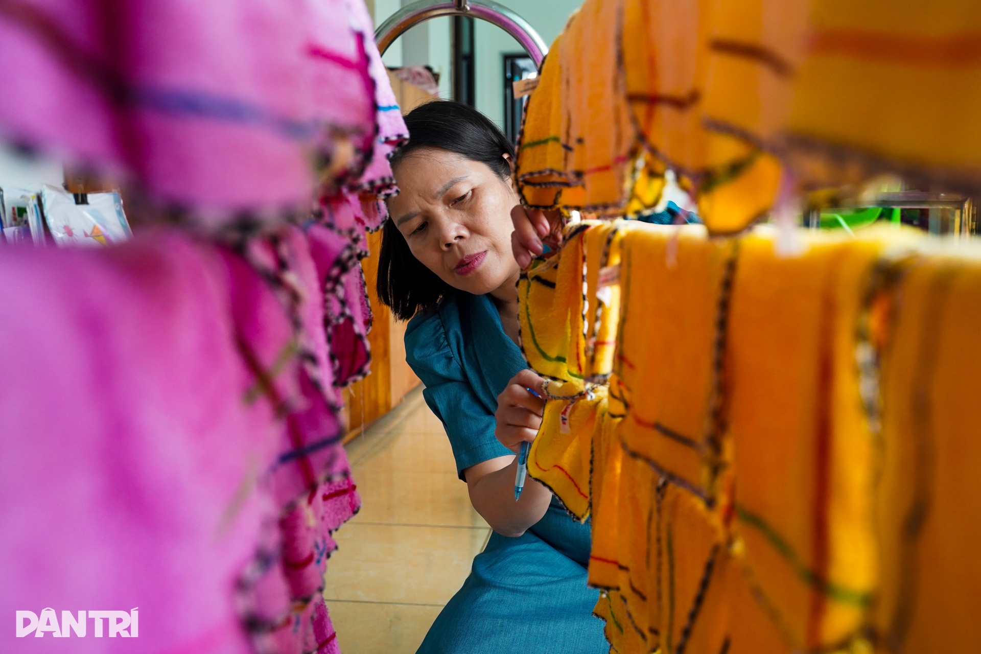 Hà Nội: Theo chân lực lượng truy ổ virus, chặn dịch tay chân miệng - 7