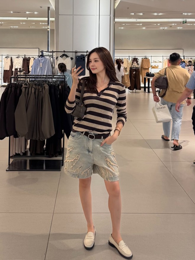 Nàng thêm tự tin khi diện áo kẻ sọc ngang trong ngày nắng 3 Nàng thêm tự tin khi diện áo kẻ sọc ngang trong ngày nắng - Ảnh 3.