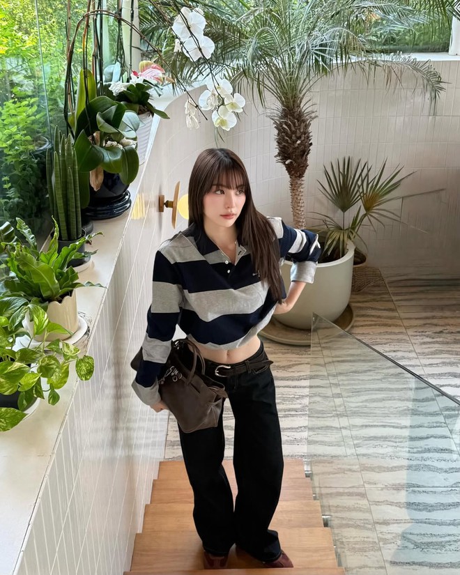 Nàng thêm tự tin khi diện áo kẻ sọc ngang trong ngày nắng 4 Nàng thêm tự tin khi diện áo kẻ sọc ngang trong ngày nắng - Ảnh 4.