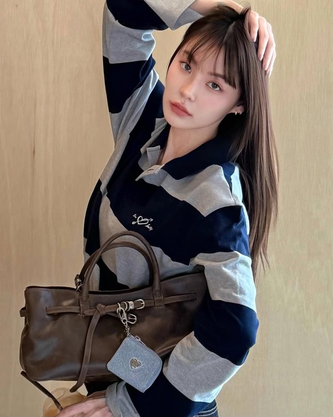 Nàng thêm tự tin khi diện áo kẻ sọc ngang trong ngày nắng 5 Nàng thêm tự tin khi diện áo kẻ sọc ngang trong ngày nắng - Ảnh 5.