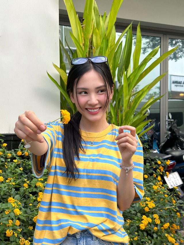 Nàng thêm tự tin khi diện áo kẻ sọc ngang trong ngày nắng 10 Nàng thêm tự tin khi diện áo kẻ sọc ngang trong ngày nắng - Ảnh 10.