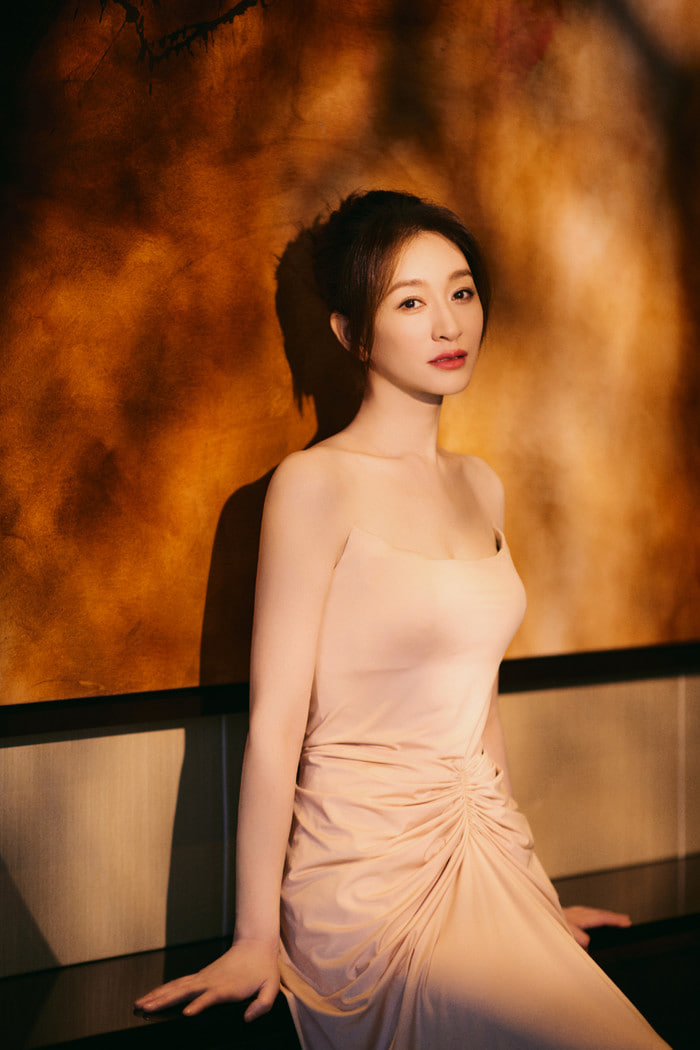 Chông gai đầu tiên của Trang Pháp ở Đạp Gió bản Trung: Đối đầu mỹ nhân “hát dở nhất showbiz”- Ảnh 2.