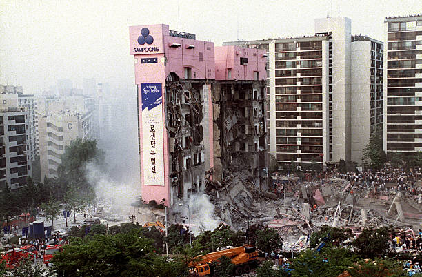 Hàn Quốc: Nỗi đau 30 năm sau thảm họa sập tòa nhà bách hóa trong 20 giây khiến 1.500 người bị chôn vùi- Ảnh 2. Hàn Quốc: Nỗi đau 30 năm sau thảm họa sập tòa nhà bách hóa trong 20 giây khiến 1.500 người bị chôn vùi- Ảnh 2.