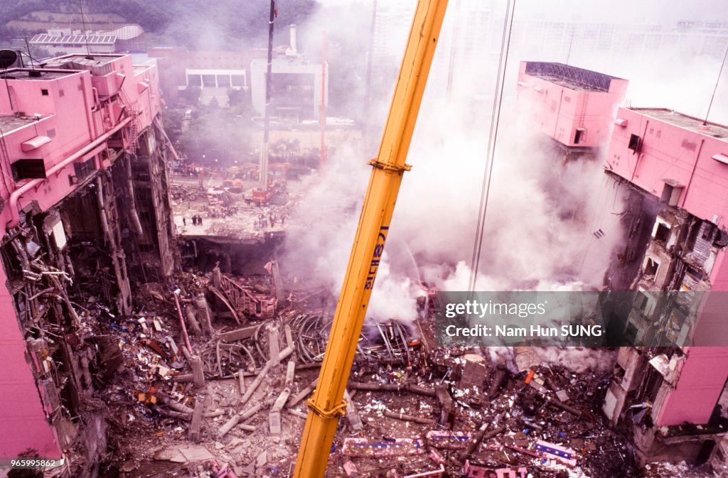 Hàn Quốc: Nỗi đau 30 năm sau thảm họa sập tòa nhà bách hóa trong 20 giây khiến 1.500 người bị chôn vùi- Ảnh 7. Hàn Quốc: Nỗi đau 30 năm sau thảm họa sập tòa nhà bách hóa trong 20 giây khiến 1.500 người bị chôn vùi- Ảnh 7.