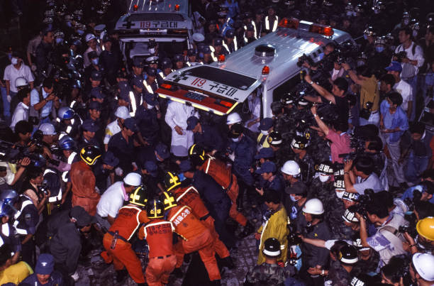 Hàn Quốc: Nỗi đau 30 năm sau thảm họa sập tòa nhà bách hóa trong 20 giây khiến 1.500 người bị chôn vùi- Ảnh 10. Hàn Quốc: Nỗi đau 30 năm sau thảm họa sập tòa nhà bách hóa trong 20 giây khiến 1.500 người bị chôn vùi- Ảnh 10.