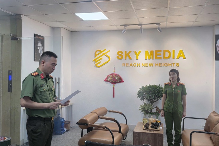 Bắt nhóm lừa đảo điện thoại đa cấp Sky Media - Ảnh 2.
