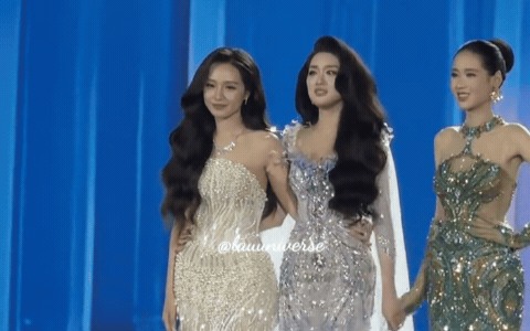 Sáng tỏ khoảnh khắc Á hậu né tay Hoa hậu Phương Oanh ngay trên sân khấu- Ảnh 2.