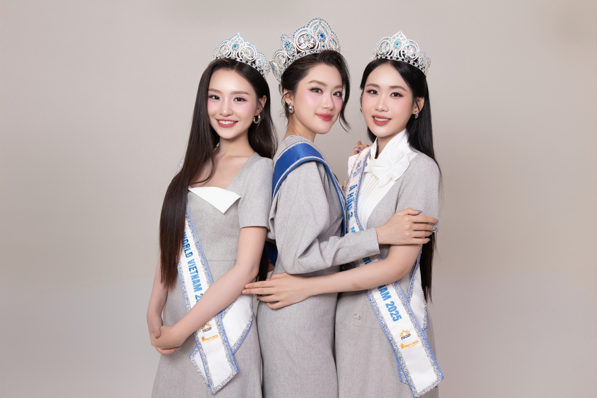 Sáng tỏ khoảnh khắc Á hậu né tay Hoa hậu Phương Oanh ngay trên sân khấu- Ảnh 4.