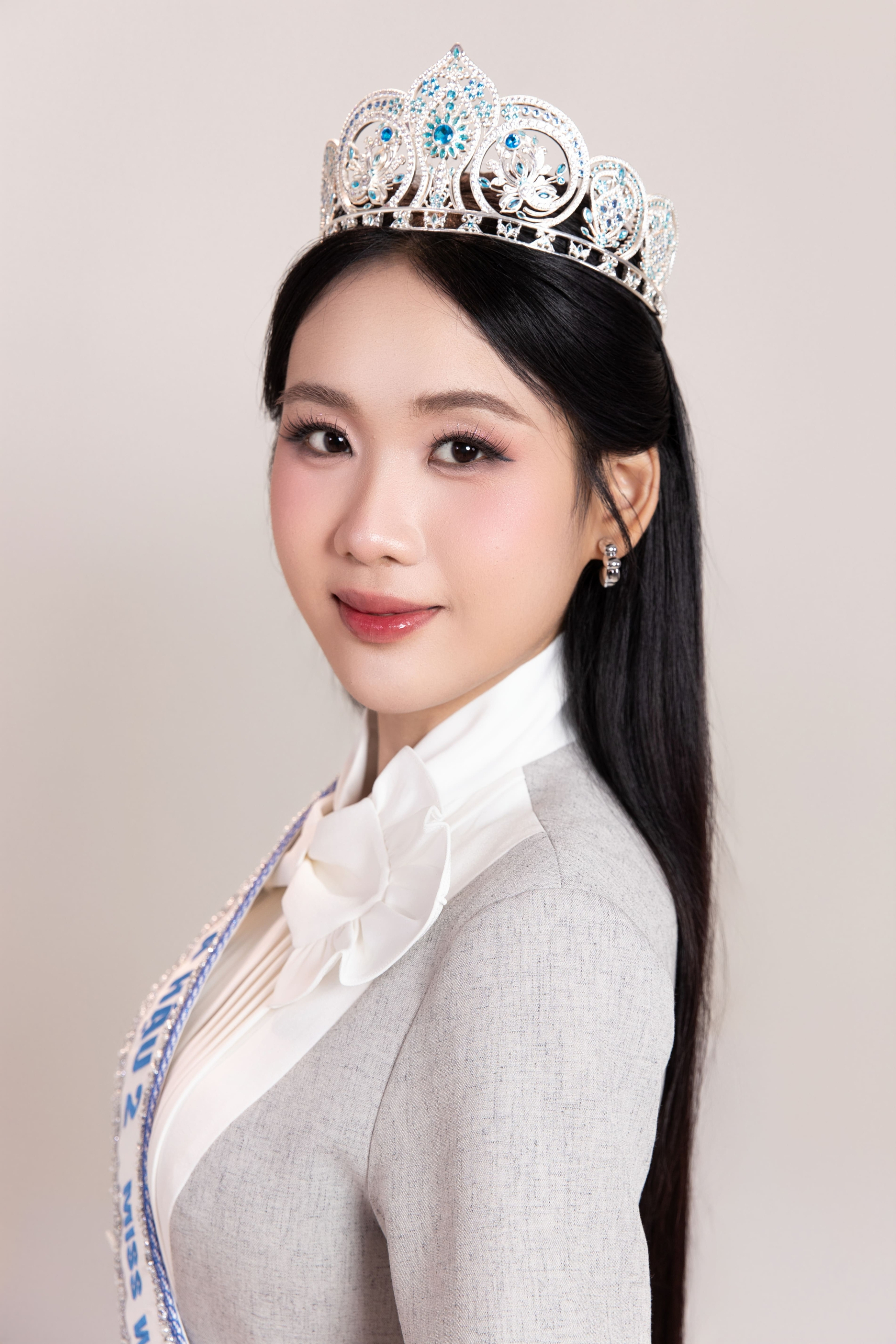 Sáng tỏ khoảnh khắc Á hậu né tay Hoa hậu Phương Oanh ngay trên sân khấu- Ảnh 5.