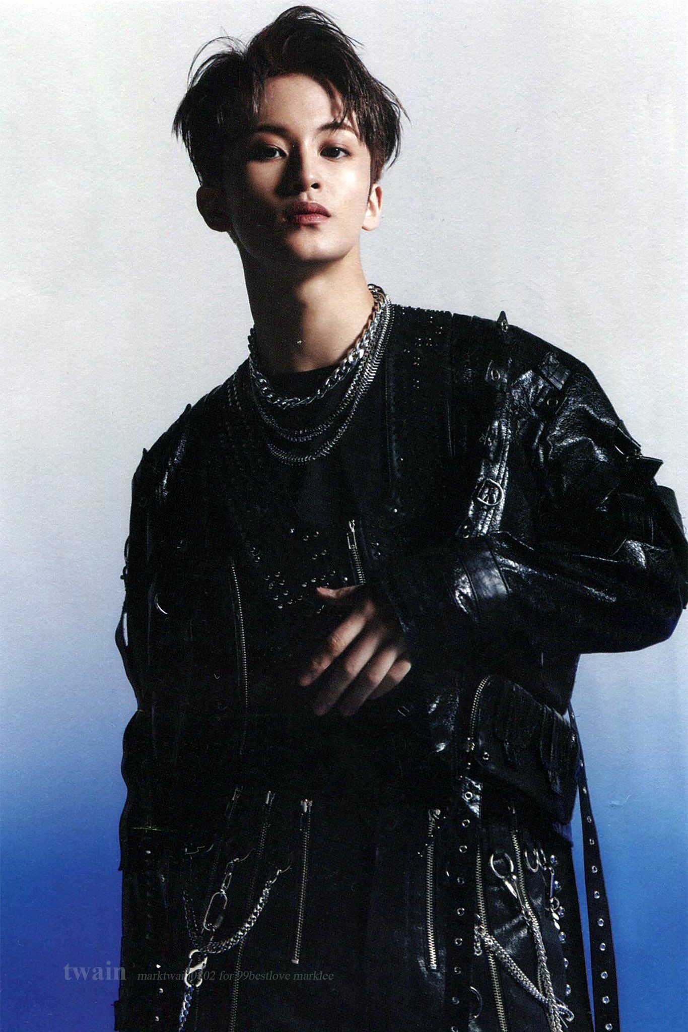 Nam ca sĩ nghỉ việc khiến MXH Trung Quốc 