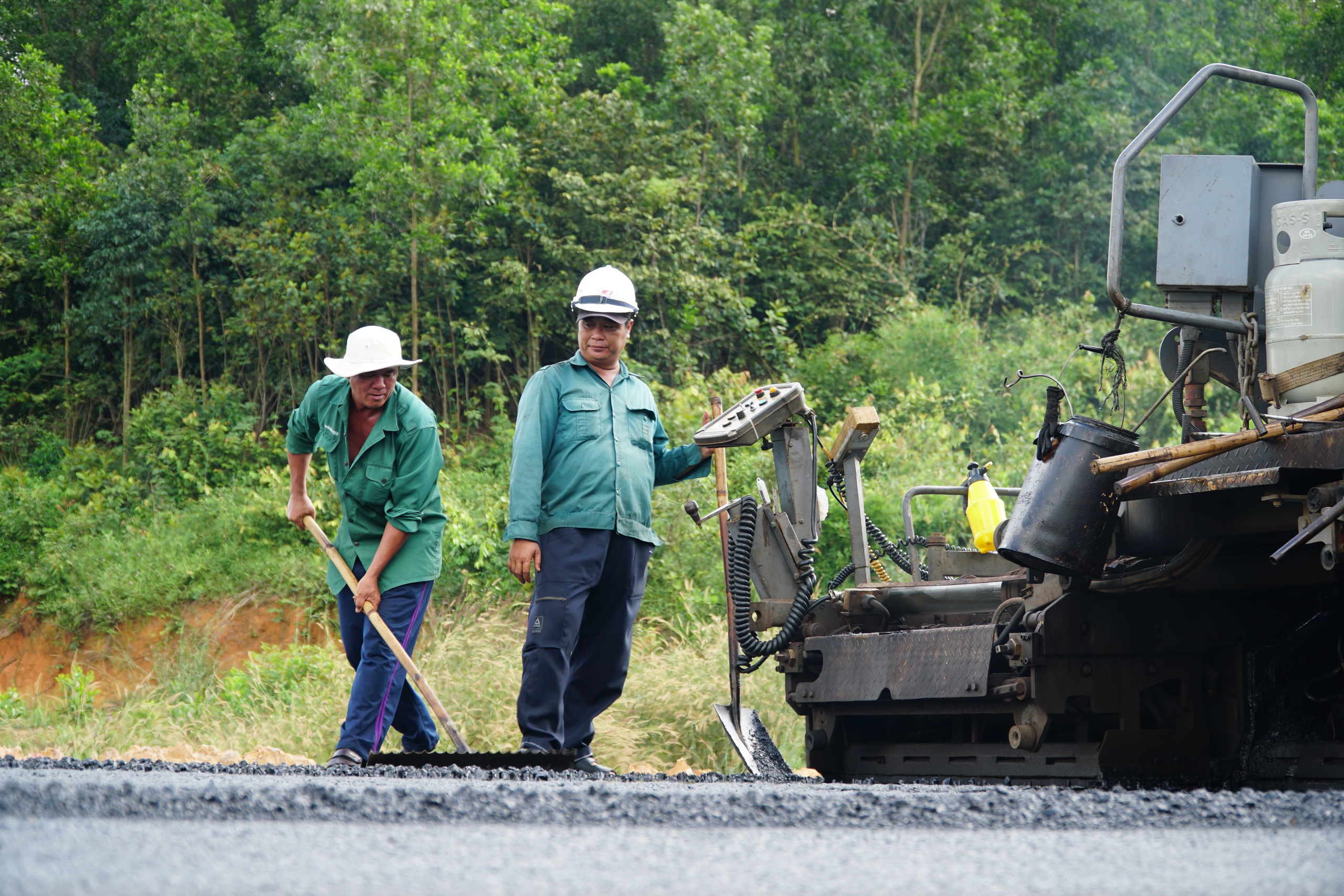 Giá dầu tăng mạnh làm ảnh hưởng các dự án kết nối đến sân bay Long Thành - Ảnh 3.