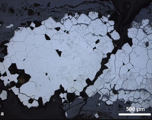Đào hố tế lễ Tam Tinh Đôi, chuyên gia tìm thấy vũ khí 3.000 tuổi nằm thẳng đứng: Dấu vết ngoài hành tinh?- Ảnh 3. Đào hố tế lễ Tam Tinh Đôi, chuyên gia tìm thấy vũ khí 3.000 tuổi nằm thẳng đứng: Dấu vết ngoài hành tinh?- Ảnh 3.