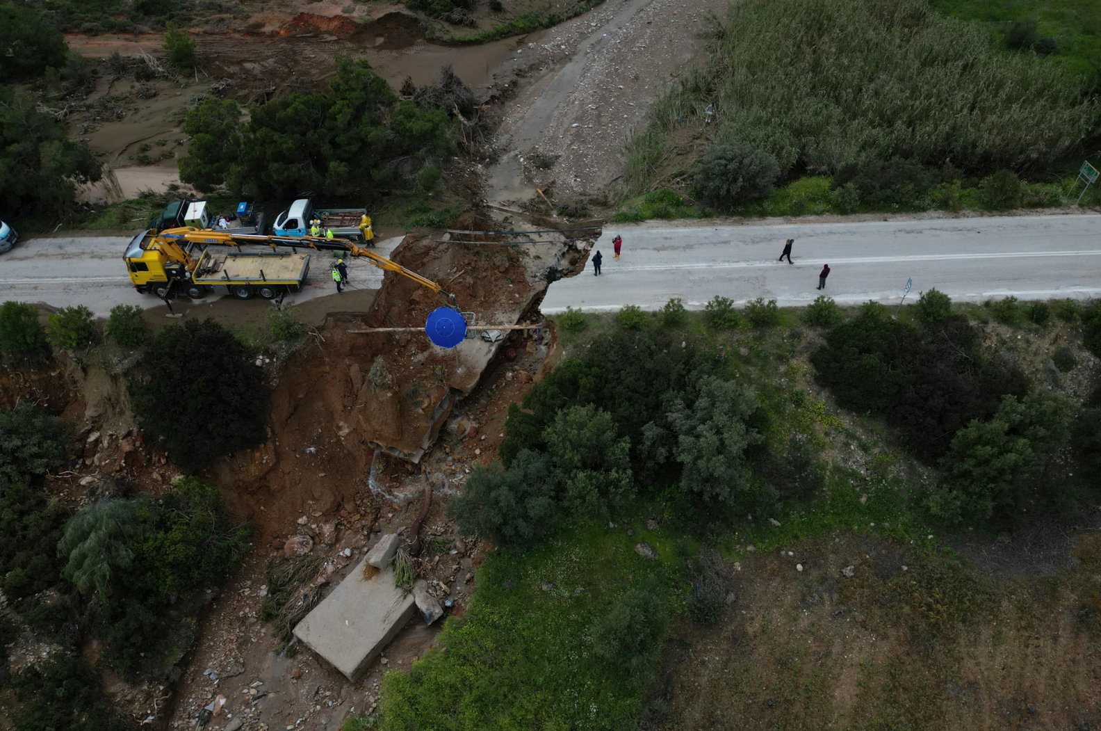 Bầu trời Hy Lạp chuyển đỏ rực ngay trước lễ Phục Sinh: Giới chức cảnh báo- Ảnh 12. Bầu trời Hy Lạp chuyển đỏ rực ngay trước lễ Phục Sinh: Giới chức cảnh báo- Ảnh 12.