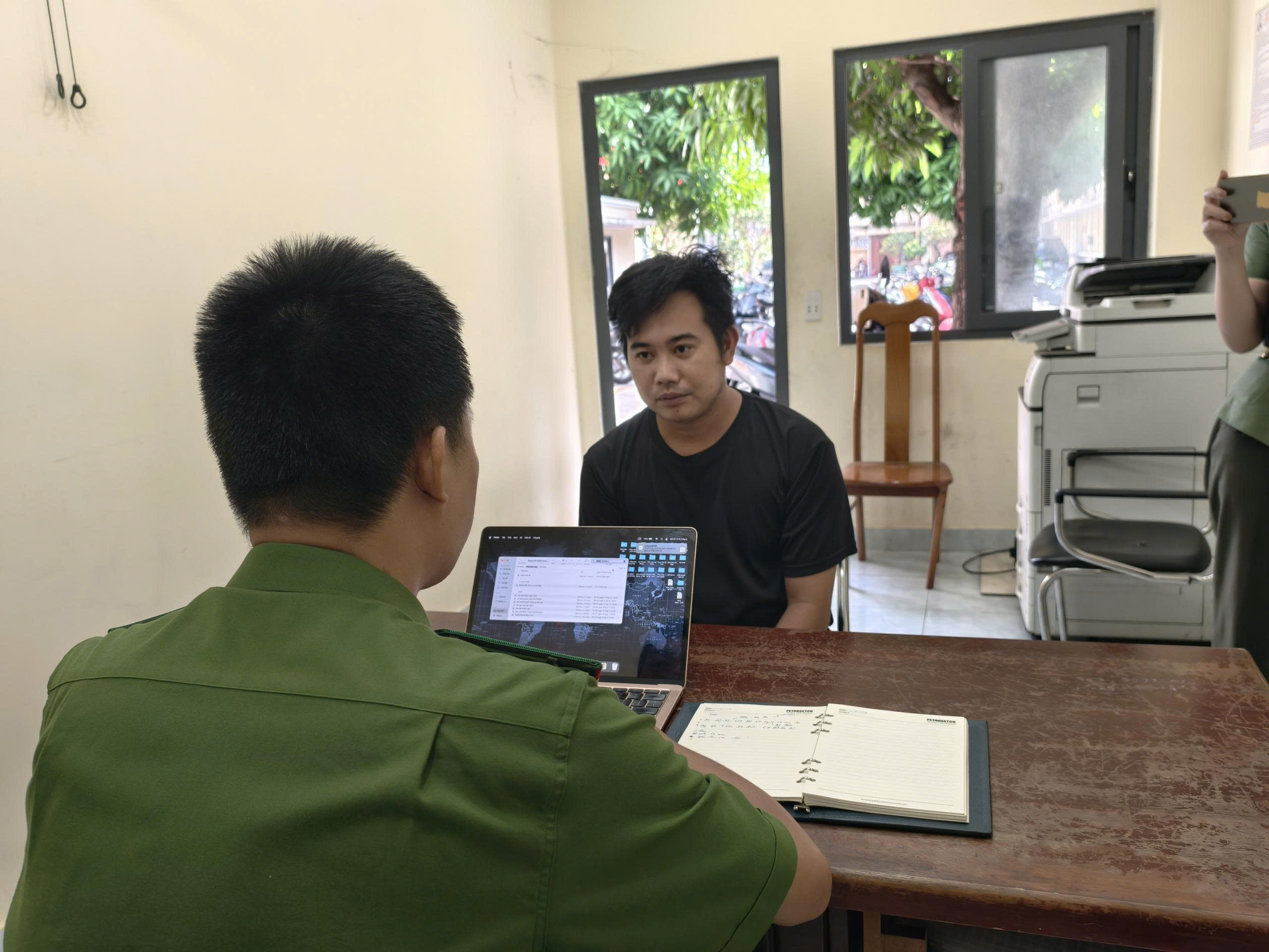 Công an TPHCM bắt 24 người, lật tẩy thủ đoạn ít ai ngờ tới - Ảnh 2.