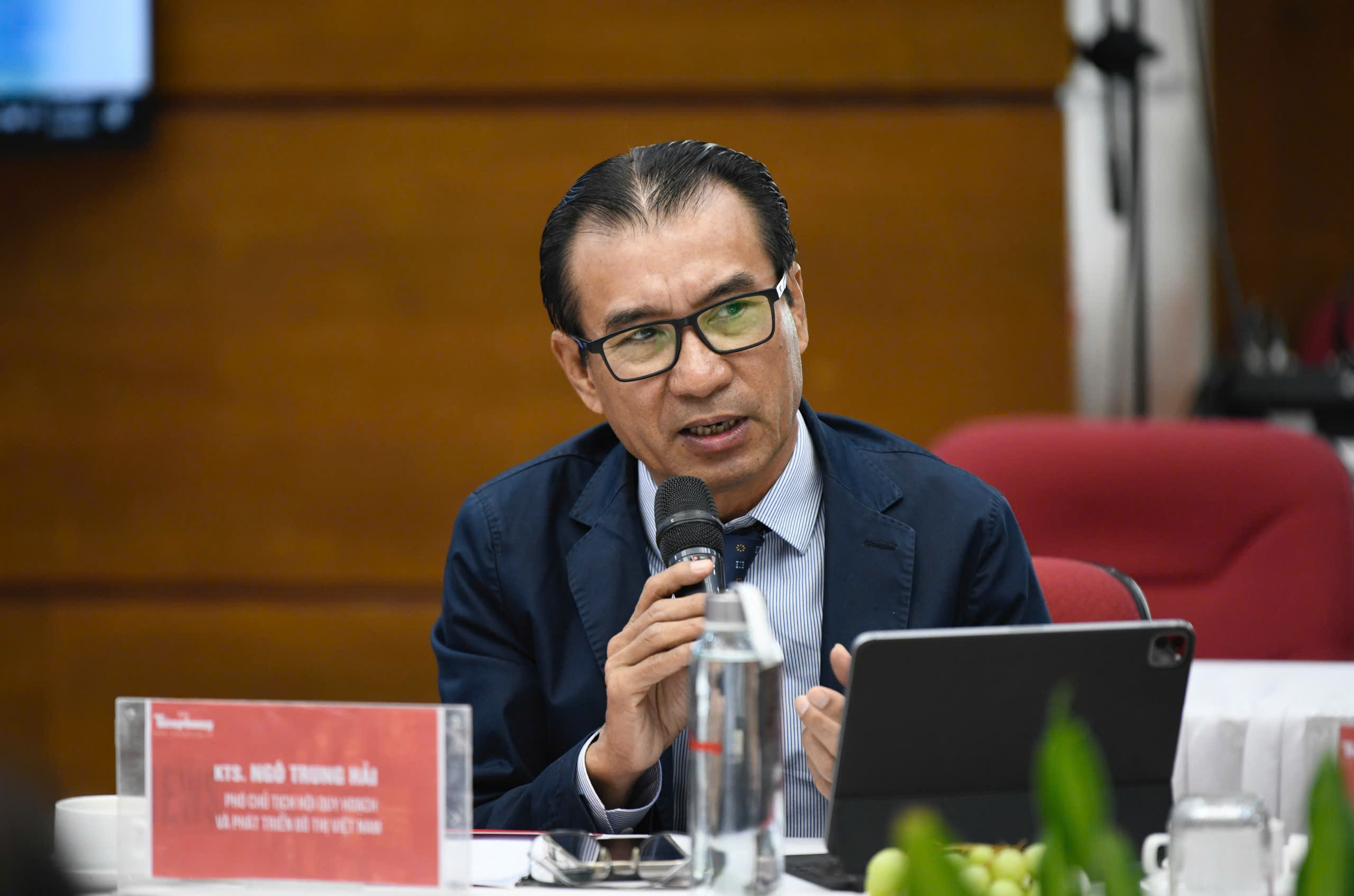 Chuyên gia: Không nên tiếp tục nén áp lực đô thị vào khu vực hồ Tây, tách biệt xe cơ giới ở ven hồ - Ảnh 2.