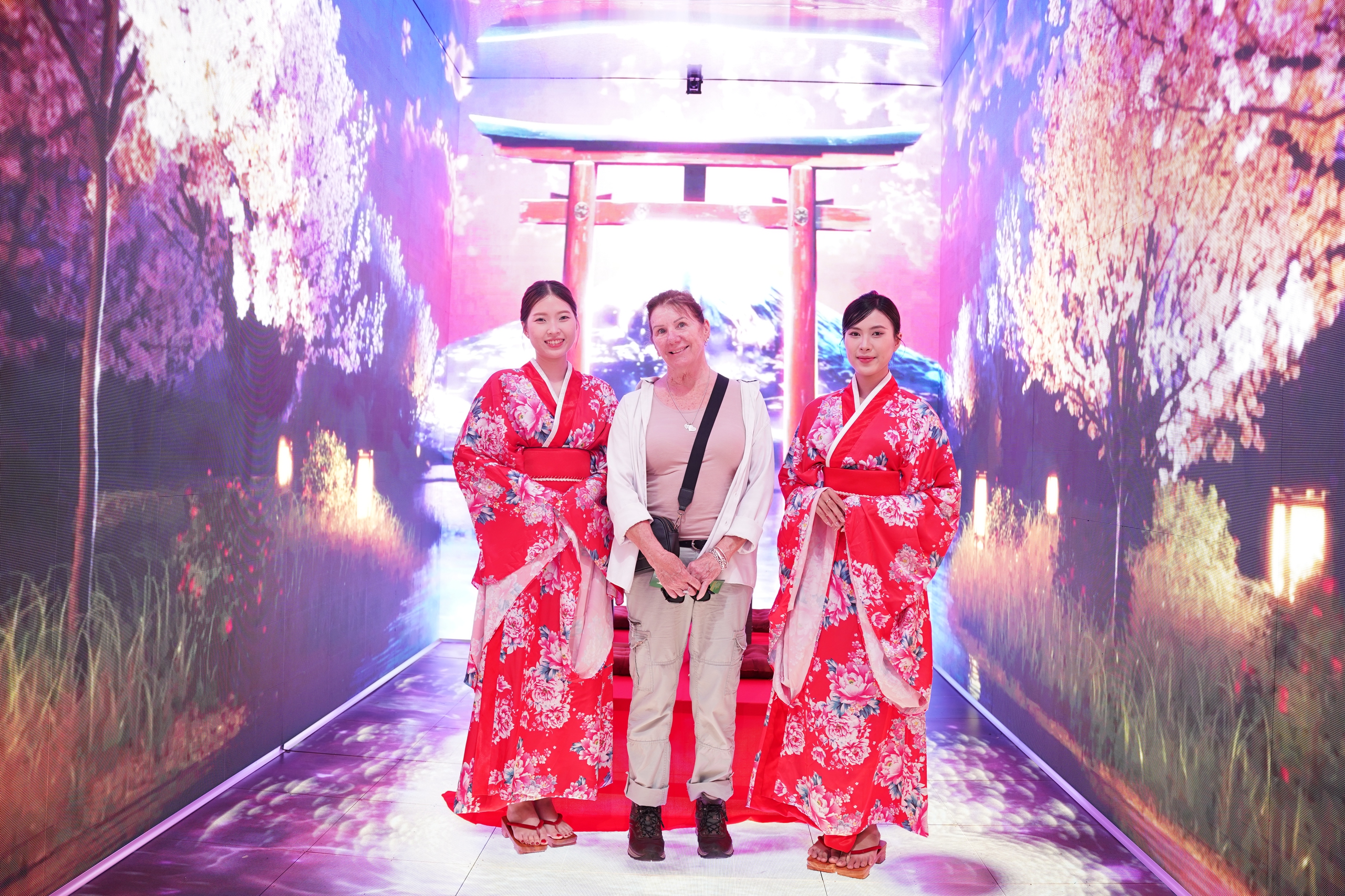 Người dân nhộn nhịp đi săn tour du lịch ưu đãi dịp 30-4 tại ngày hội ở TPHCM - Ảnh 12.