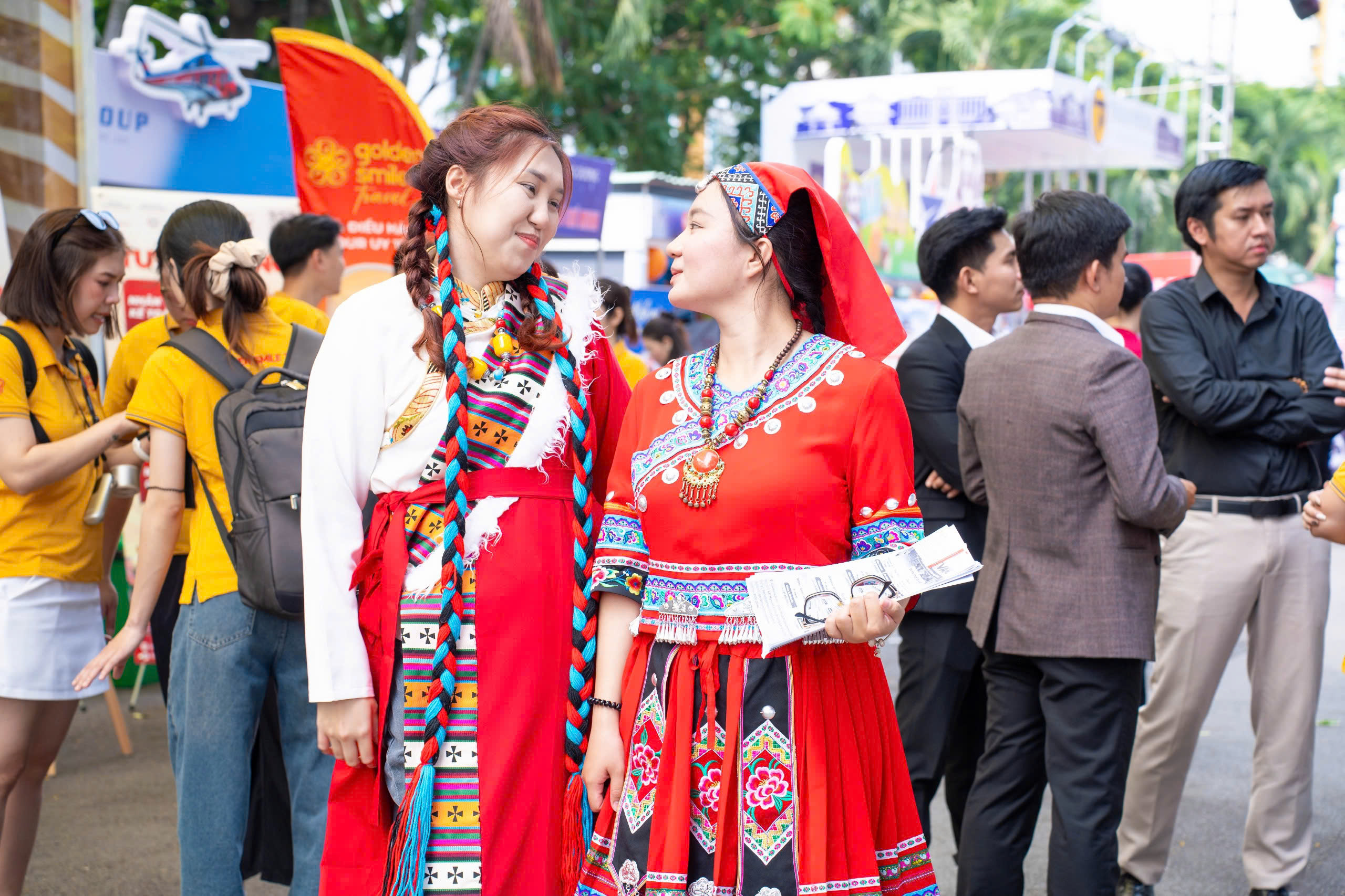 Người dân nhộn nhịp đi săn tour du lịch ưu đãi dịp 30-4 tại ngày hội ở TPHCM - Ảnh 16.