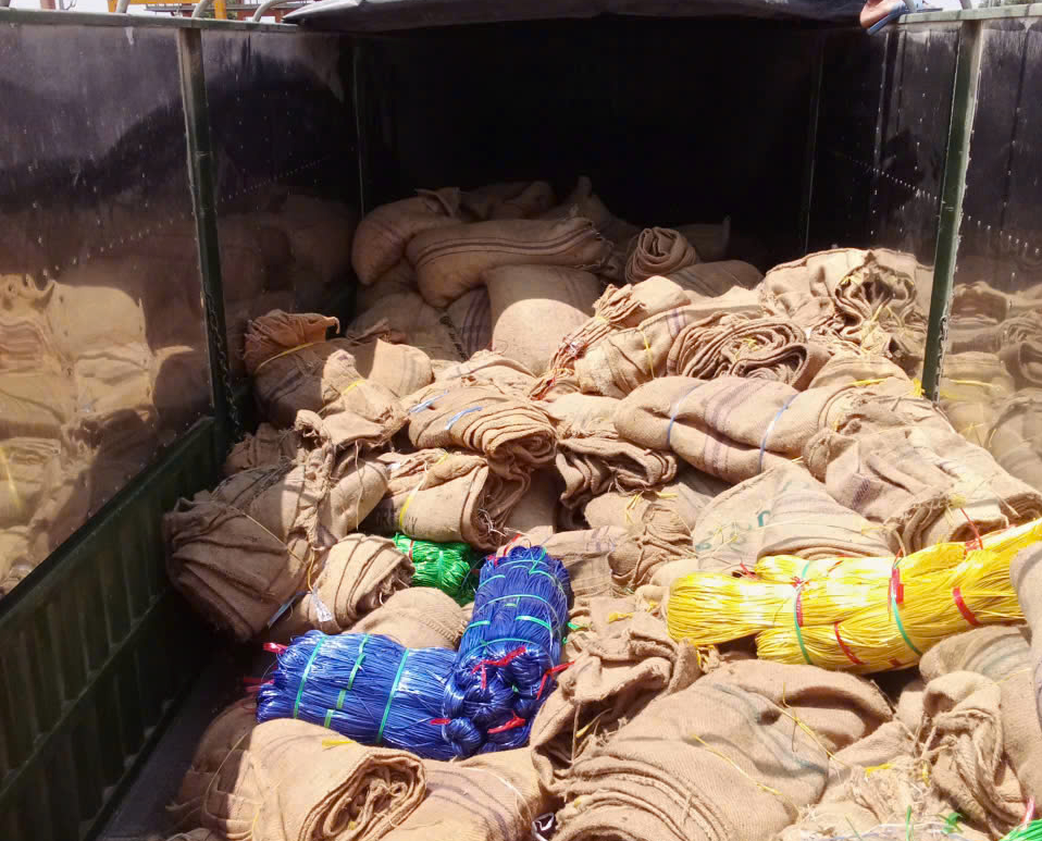 Khởi tố hàng chục tài xế nâng khống tải trọng xe, chiếm đoạt 500 tấn hạt điều - Ảnh 2.