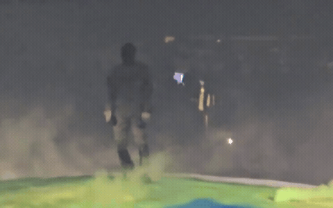 Ngỡ ngàng trước siêu concert mang Trái Đất lên sân khấu, nam nghệ sĩ bị ghét nhất thế giới nhưng ai cũng nể vì quá tài năng- Ảnh 2.