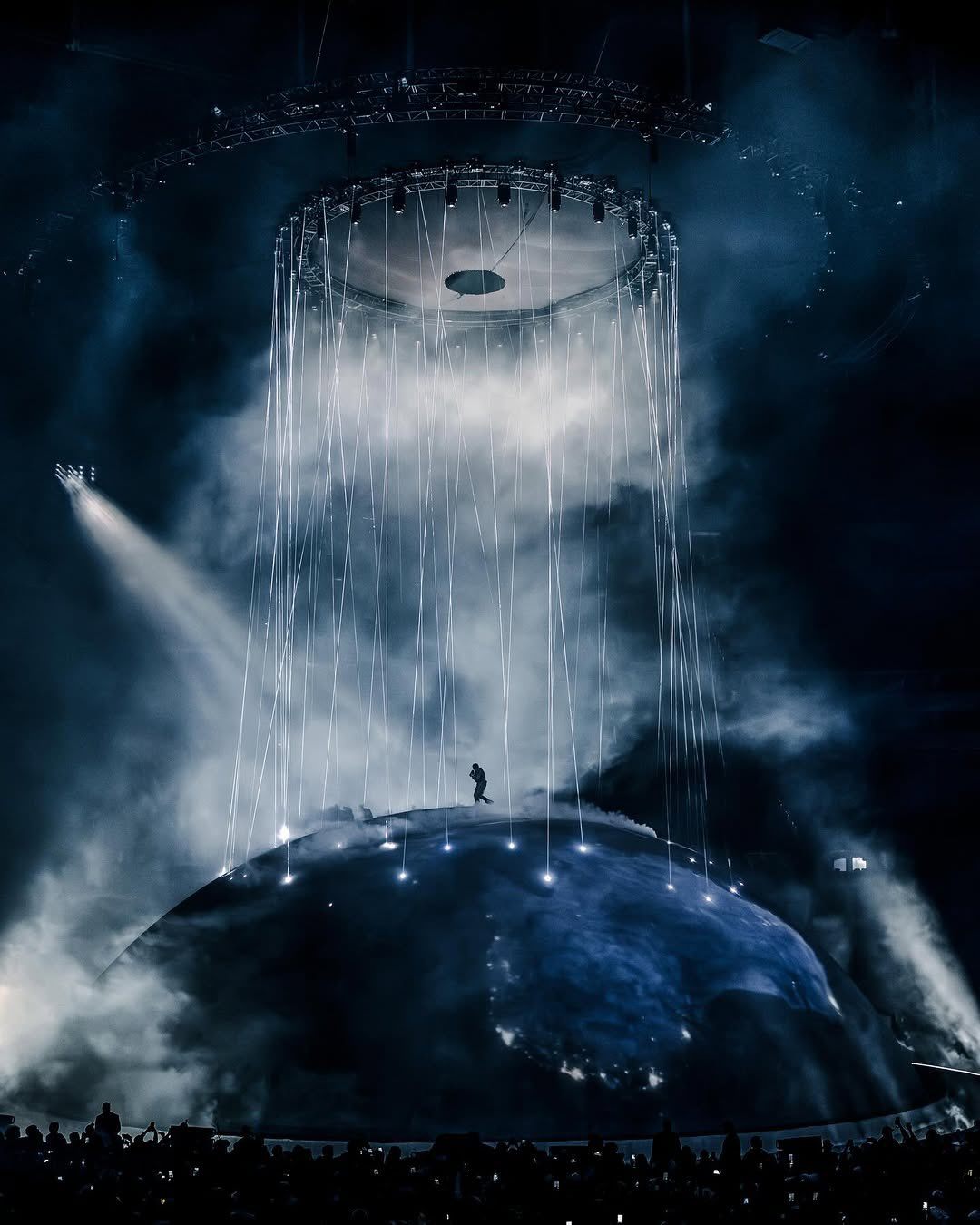 Ngỡ ngàng trước siêu concert mang Trái Đất lên sân khấu, nam nghệ sĩ bị ghét nhất thế giới nhưng ai cũng nể vì quá tài năng- Ảnh 6.