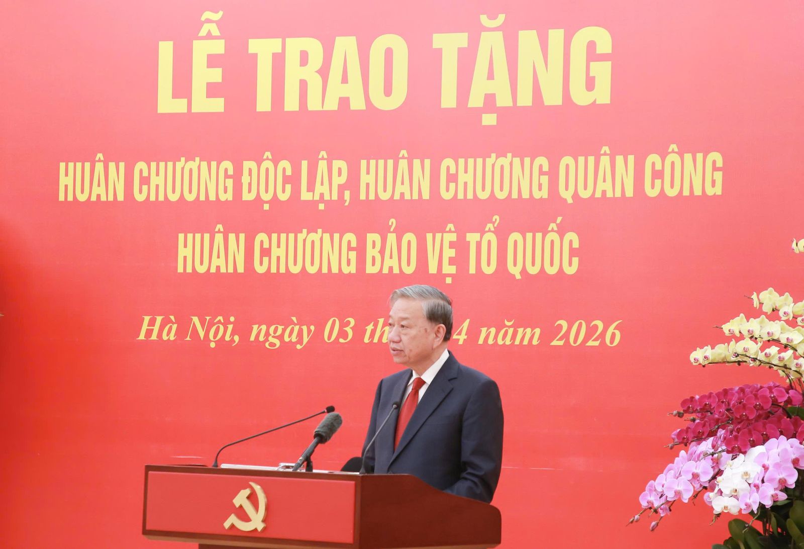 Trao huân chương tặng lãnh đạo Đảng, Nhà nước và cán bộ cấp cao- Ảnh 6.