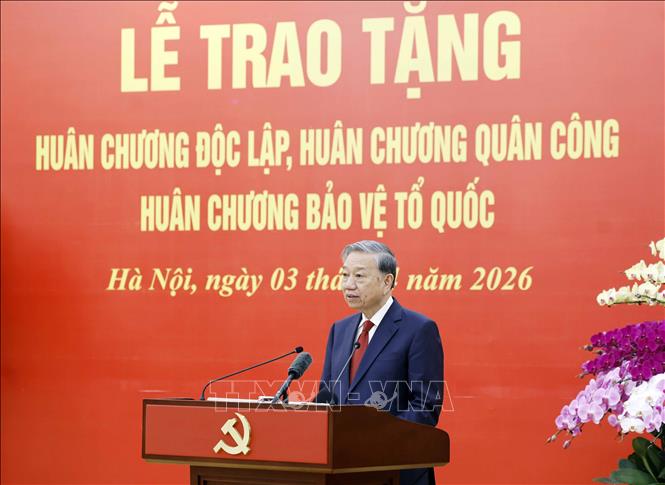 Trao tặng Huân chương cao quý cho các lãnh đạo Đảng, Nhà nước và cán bộ cấp cao - Ảnh 4.
